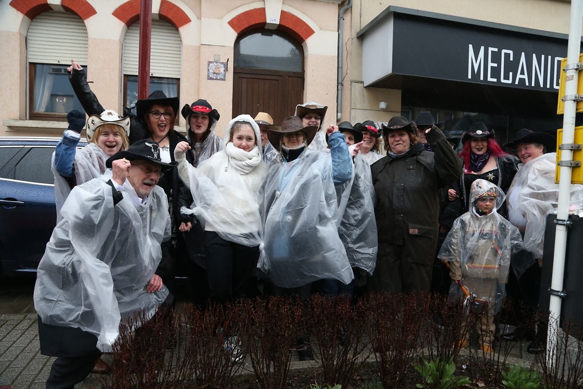 Am Sonntag sind die Karnevalisten durch die Straßen von Schifflingen gezogen. 