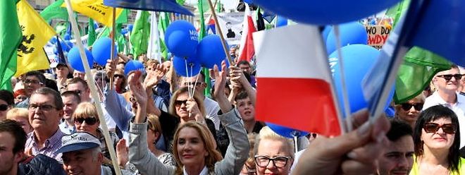 Zahlreiche Bürgen protestierten in Polen gegen die Reformen.
