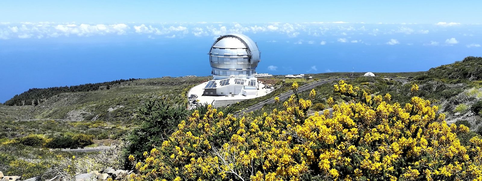 Auf dem höchsten Punkt des Berges befindet sich das größte Spiegelteleskop der nördlichen Hemisphäre: das Grantecan (GTC).