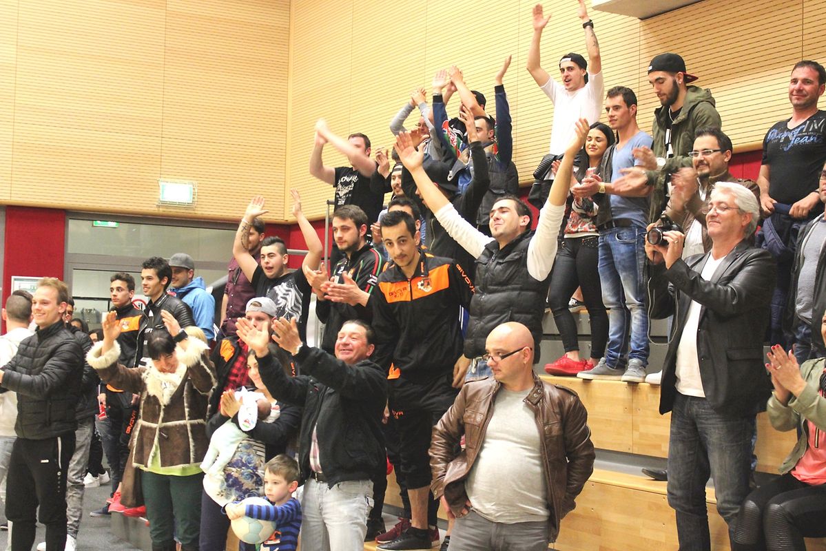 O público aplaudiu no final do jogo