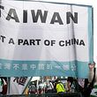 20 October 2018, Taiwan, Taipei: 20 October 2018, Taiwan, Taipei: Taiwanese demonstrate against the pressure of the communist leadership in Beijing on the democratic island republic and for a formal declaration of independence. The organizers of the "Formosa Alliance" plead for a referendum on whether Taiwan should declare itself formally independent. Photo: Chen Chiau-ge/dpa