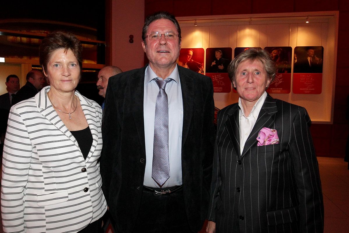 Die Verantwortlichen des WTA-Turniers in Kockelscheuer, Jacqueline Olsem und Danielle Maas (r.), zusammen mit Sportkommissar Robert Thillens.i