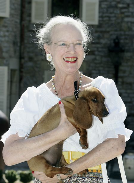 Aufnahme aus dem Jahr 2006: Königin Margrethe II. mit Dackeldame Helike.