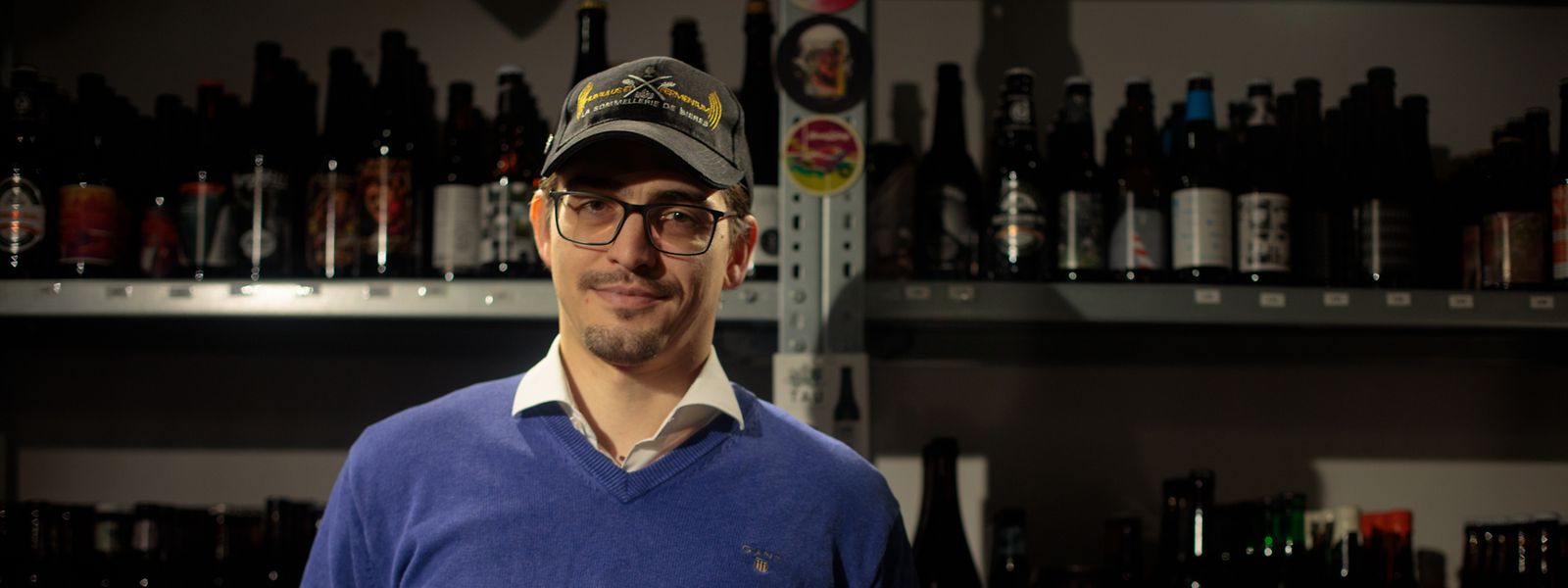 Sebastian Symolka hat etwa 200 Biersorten angesammelt.