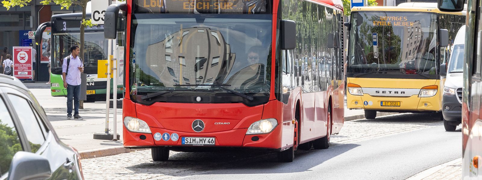 Dieser Bus kommt aus Simmern im Rhein-Hunsrück-Kreis und fährt in Esch/Alzette.