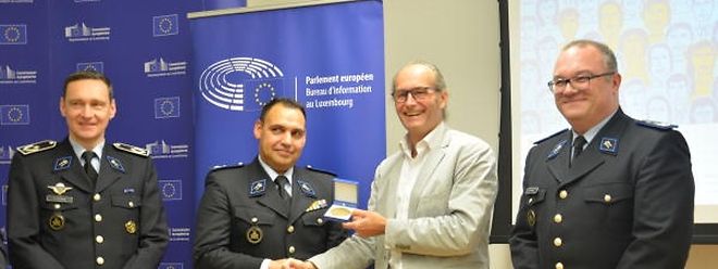 Im Oktober 2017 war Davide Sousa (2.v.l.) mit dem Europäischen Bürgerpreis ausgezeichnet worden. Der grüne Europaabgeordnete Claude Turmes (2.v.r.) hatte ihn dafür vorgeschlagen