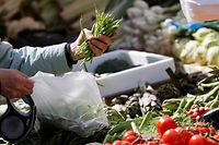 Serão proibidas as embalagens de plástico para as frutas e legumes com menos de 1,5 kg.