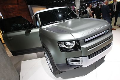 Contacto Schicke E Autos Und Dicke Suvs Der Schone Schein Der Iaa