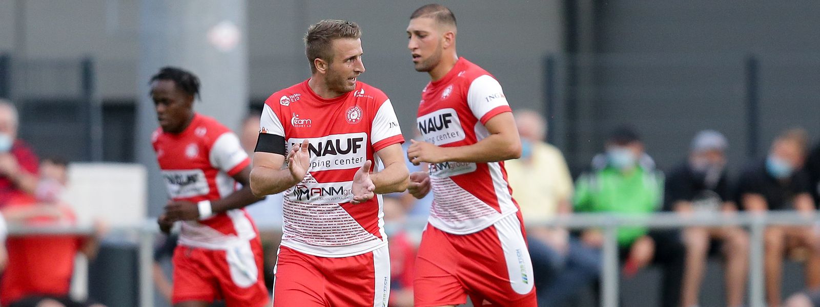 BGL-Ligue-Aufsteiger Wiltz um Sanel Ibrahimovic (M.) spielt derzeit groß auf.