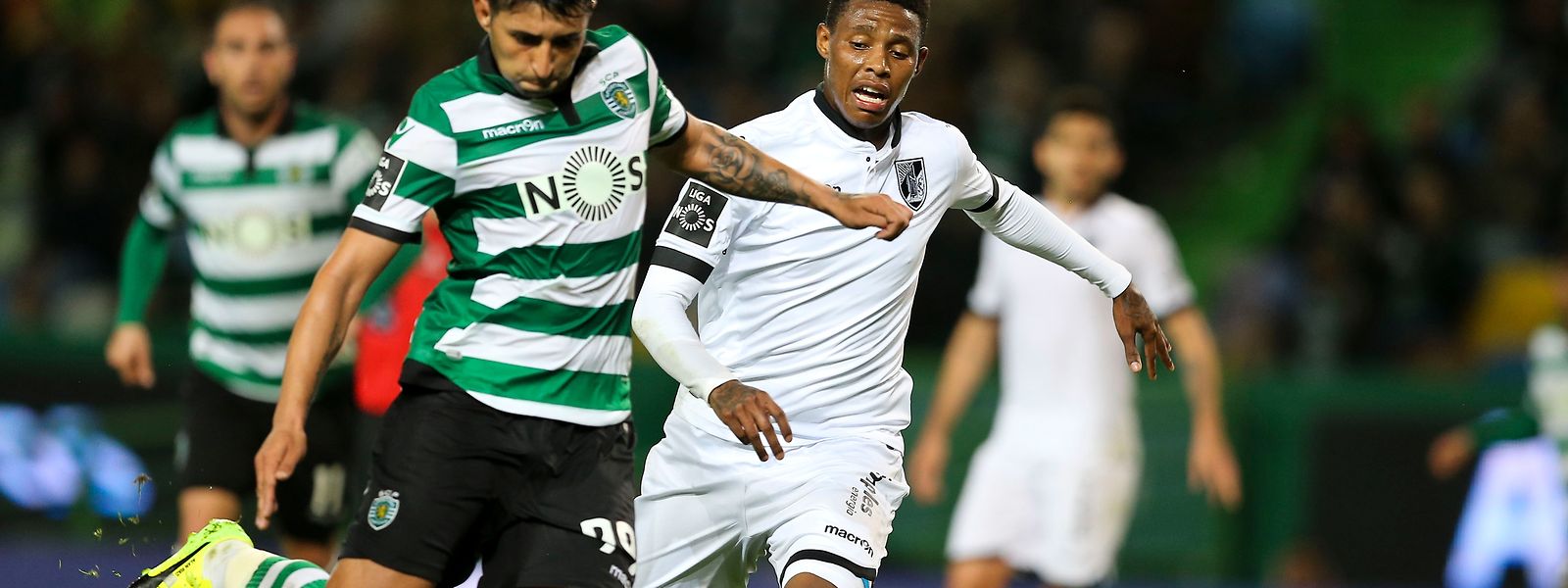 Sporting fica na frente do placar duas vezes, mas cede empate ao Vitória de  Guimarães na volta do Português