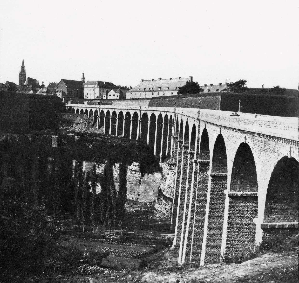 Le vieux pont ou "Al Bréck", peu après son achèvement en 1863