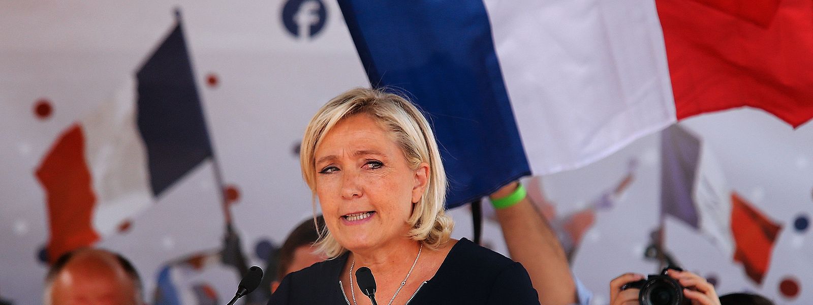 Le Pen bei ihrer Ansprache in Brachay.