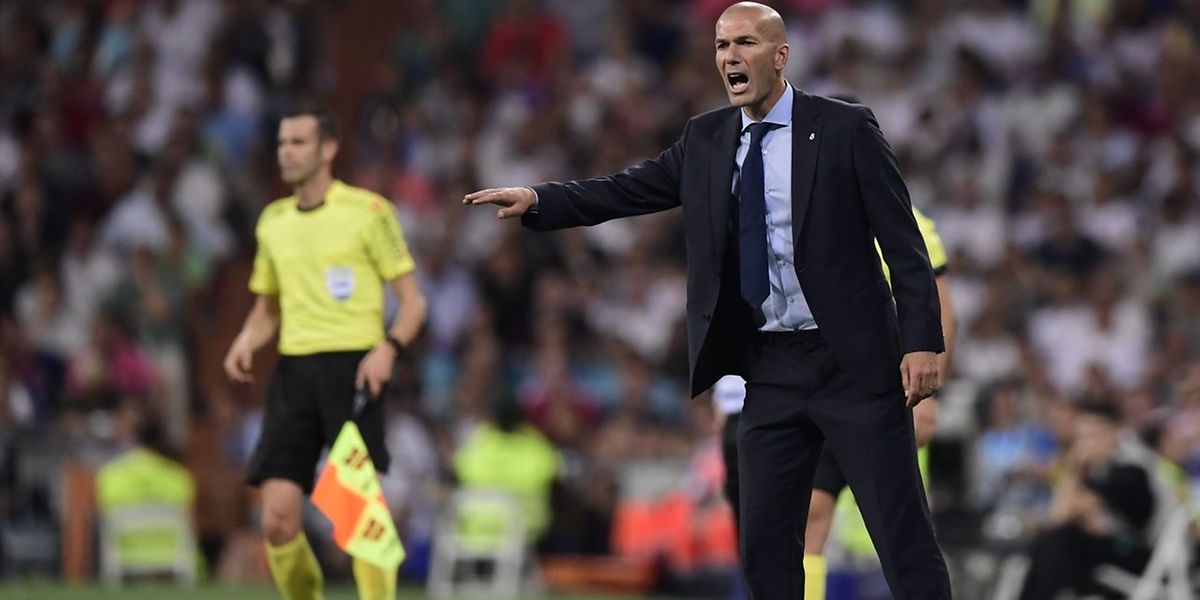 Un défi pour le Français Zinedine Zidane à la t^te du Real Madrid: conquérir cette saison les six titres possibles pour un club espagnol. 