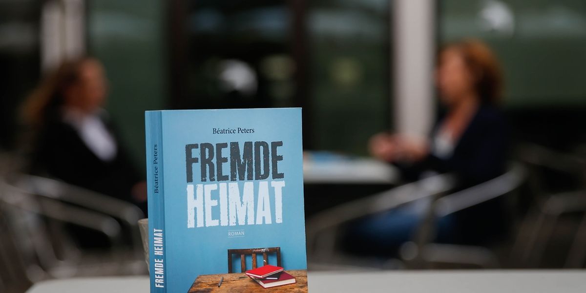 O livro, publicado em alemão nas edições Saint-Paul, marca a entrada na ficção luxemburguesa de um tema caro aos portugueses: as dificuldades no sistema de ensino do Luxemburgo. 