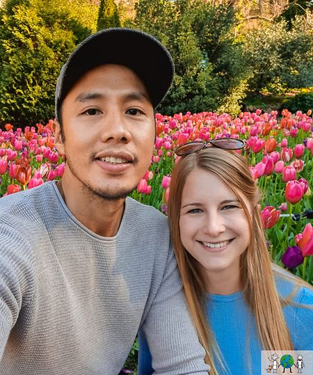 Miguel Fuentes von den Philippinen und die Holländerin Nikki de Weerd helfen mit ihrer Idee Backpackern aus aller Welt