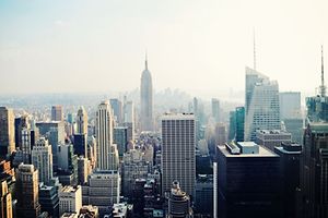 Dans plus de 170 pays, à 20H30 (heure locale), des monuments ou des sites célèbres, comme l'Empire State Building à New York, seront plongés dans l'obscurité et chacun (citoyens, entreprises, collectivités...) est invité à éteindre la lumière.