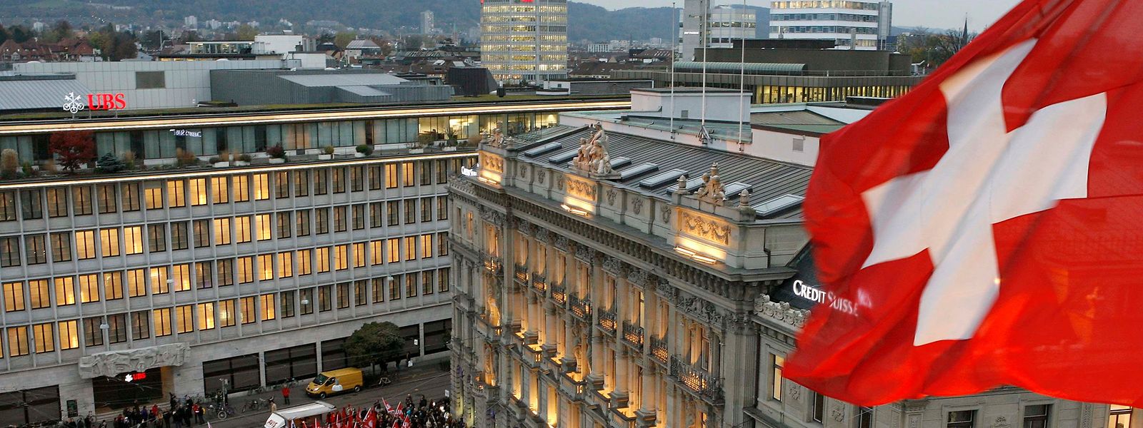 Die EVP-Fraktion fordert eine Überprüfung der Bankpraktiken in der Schweiz. 