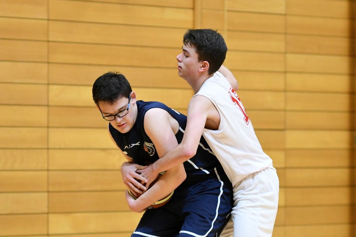 Scolaires: Musel Pikes - Contern 62-70 - Yannick Kubetschek (Pikes) et Pol Franck.