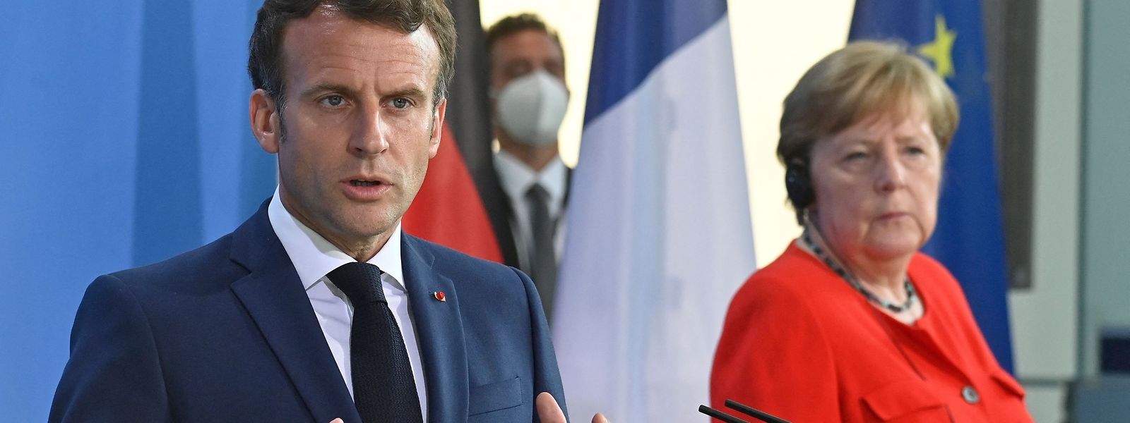 Frankreichs Präsident Emmanuel Macron blickt mit Spannung auf die Frage, wer auf Bundeskanzlerin Angela Merkel folgen wird.