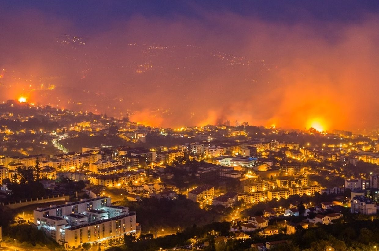 Cenário medonho na passada noite sobre a cidade do Funchal