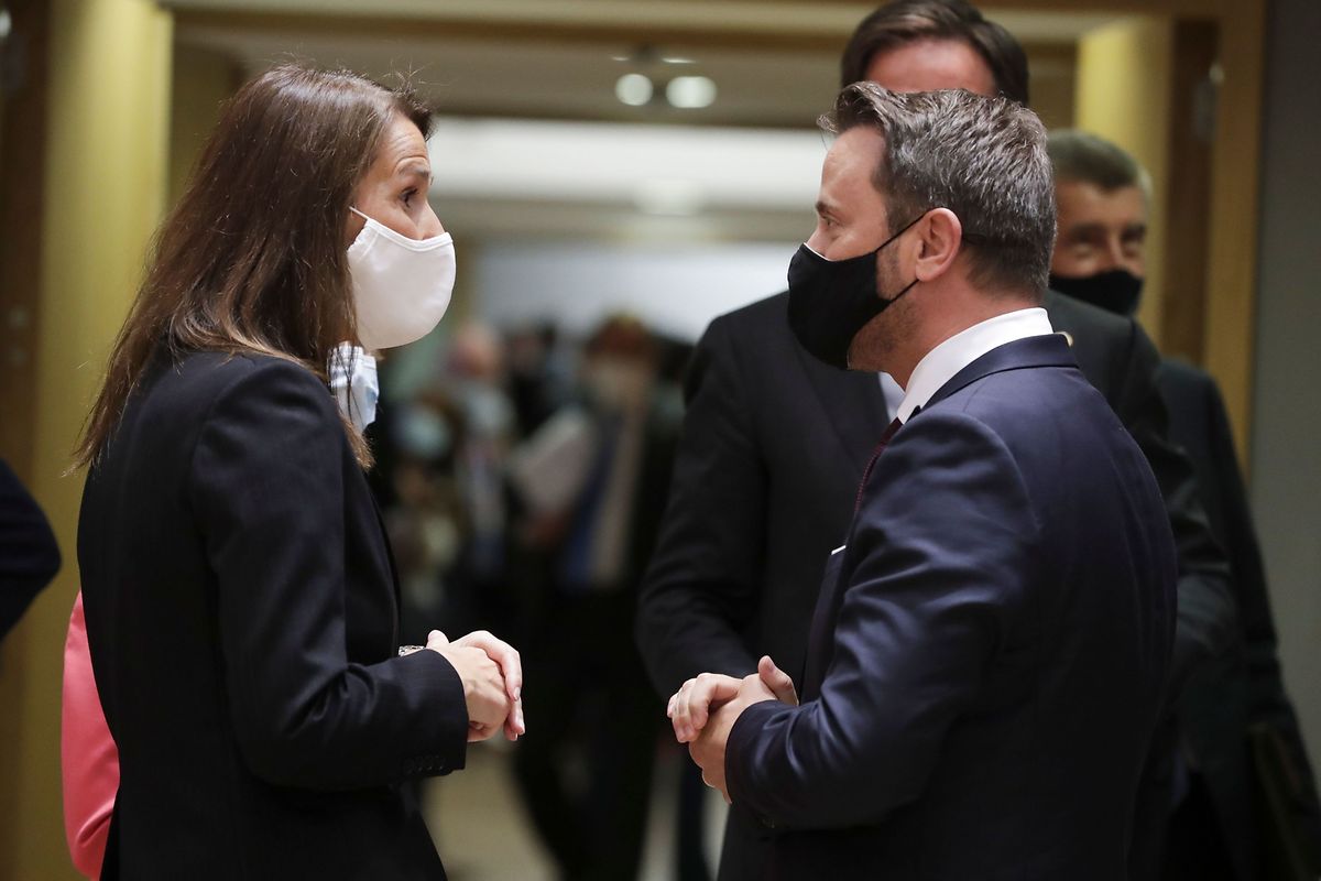 Sitôt la conférence de presse de ce dimanche achevée, Xavier Bettel a rejoint Bruxelles pour tenter de finaliser l'accord sur le plan de relance économique post-coronavirus. Durant son absence, c'est à la Première ministre belge que le Luxembourgeois avait confié son vote.