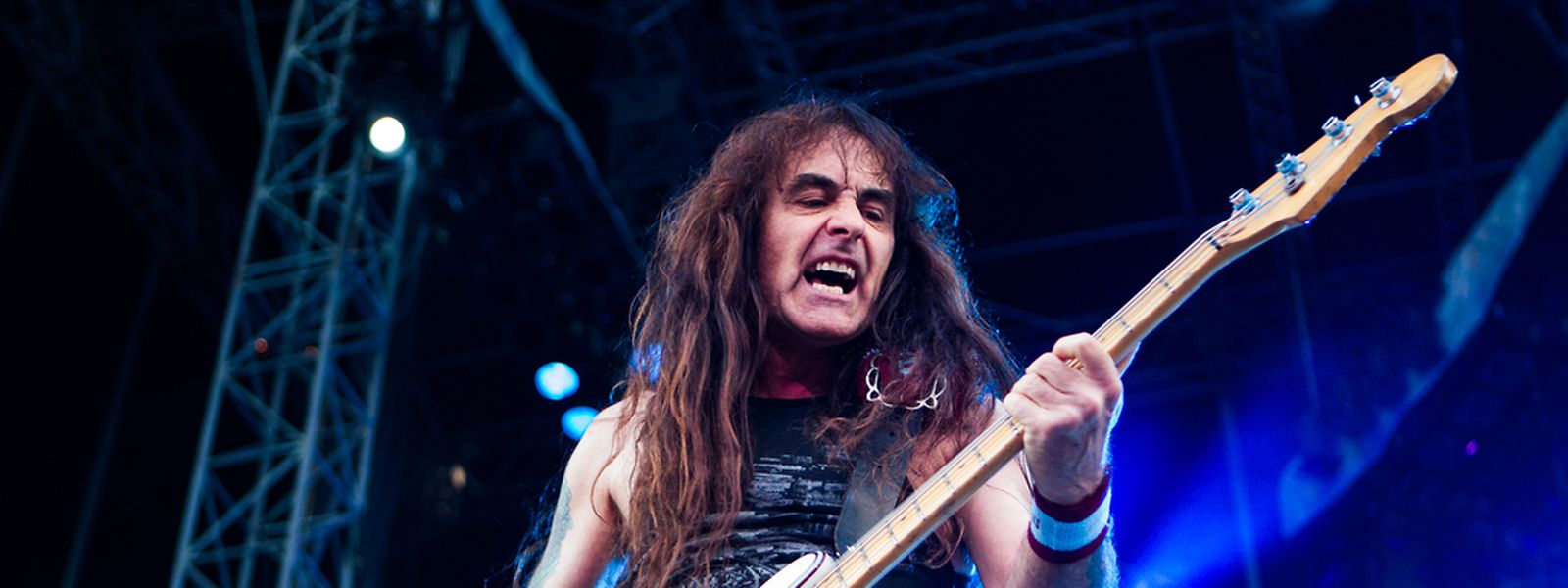 Steve Harris beim Iron-Maiden-Konzert in Luxemburg 2014. 