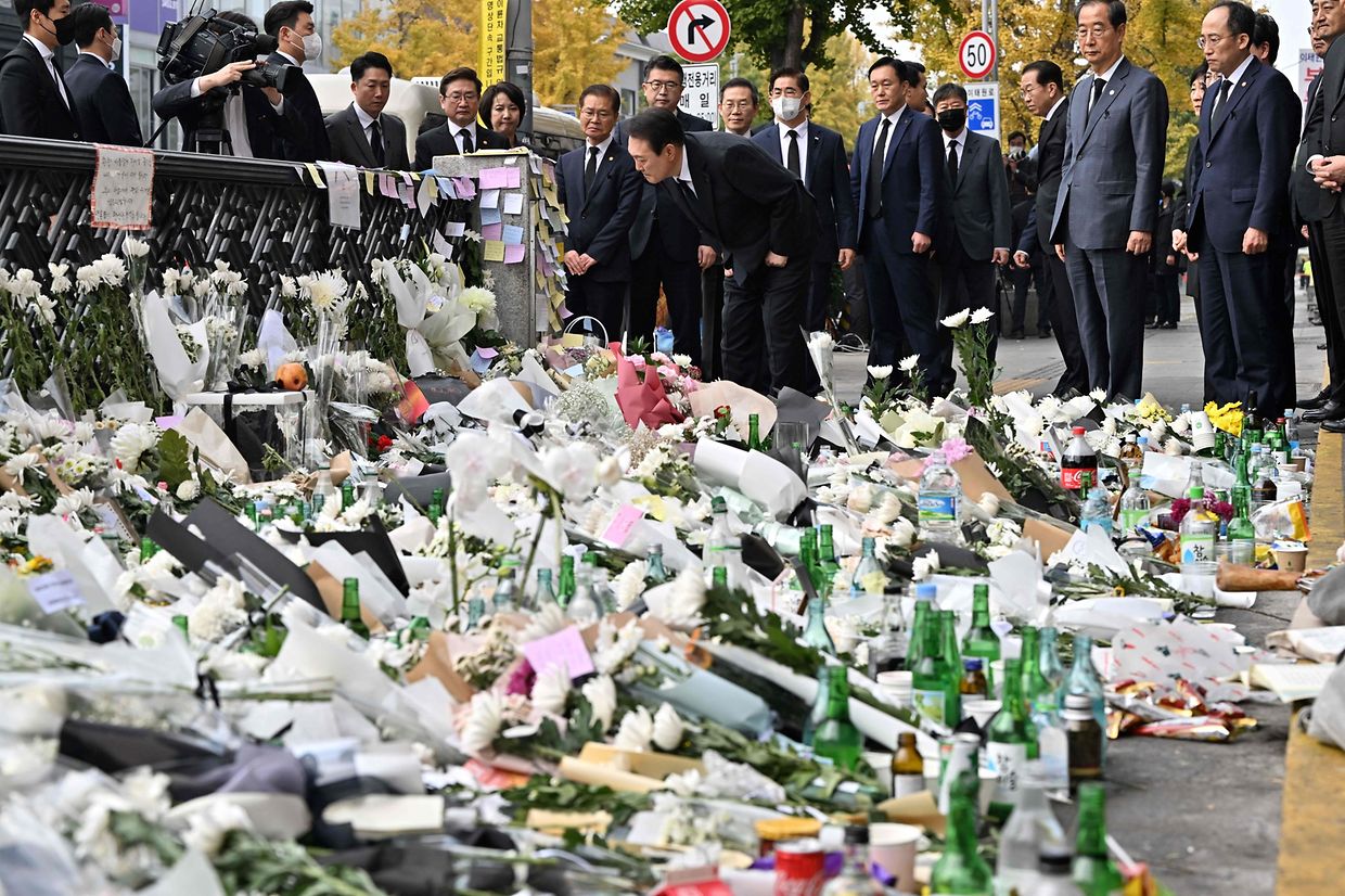 Debandada em Seul, durante festejos de Halloween, provocou a morte a 156 pessoas.