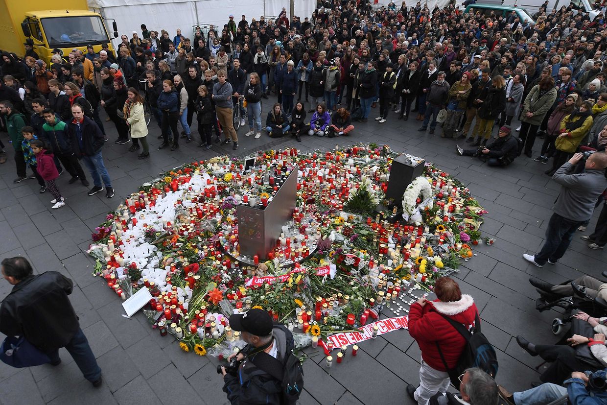 Halle Gedenkt Opfer Des Terroranschlags Demonstration Gegen Rechts
