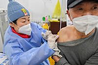 A man receives a vaccine against the Covid-19 coronavirus in Qingzhou, eastern China's Shandong province, on December 29, 2022. (Photo by AFP) / China OUT