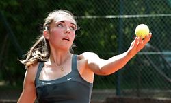Eléonora Molinaro tritt mit 15 Jahren erstmals bei einem WTA-Turnier an.