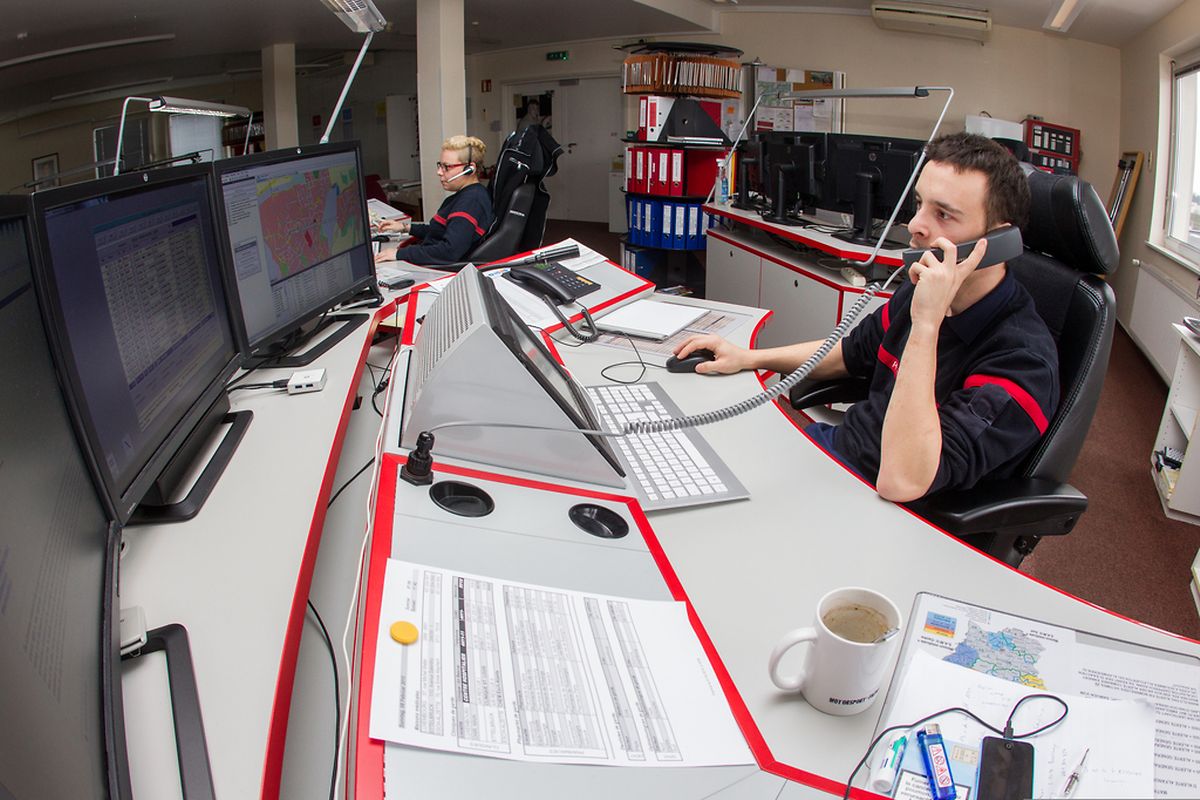 Rund um die Uhr werden die Anrufe der Bürger entgegengenommen.