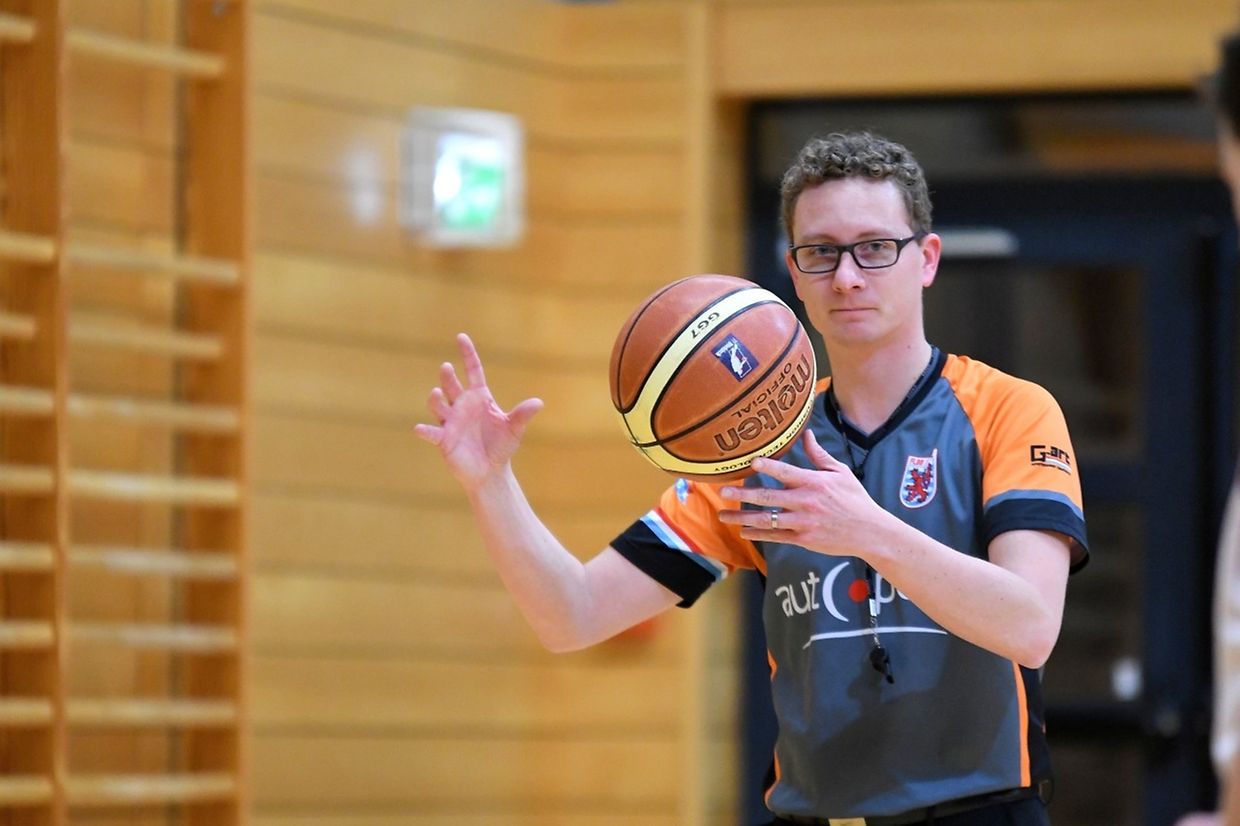 Scolaires: Musel Pikes - Contern 62-70 - Un des deux arbitres du match.