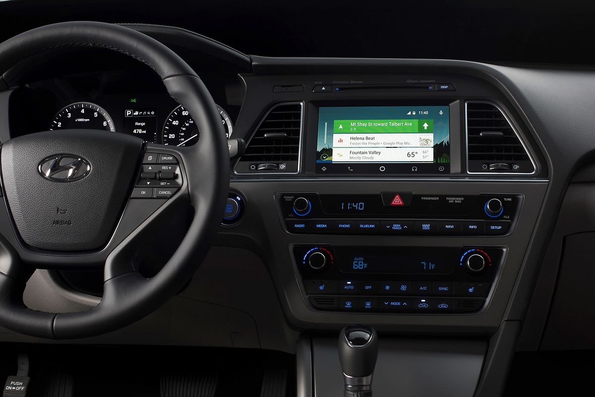 Wie wird das Wetter: Android Auto macht Navigationsvorschläge und zeigt Infos basierend auf Stand- oder Zielort. Bei Hyundai aber bislang nur in den USA. 