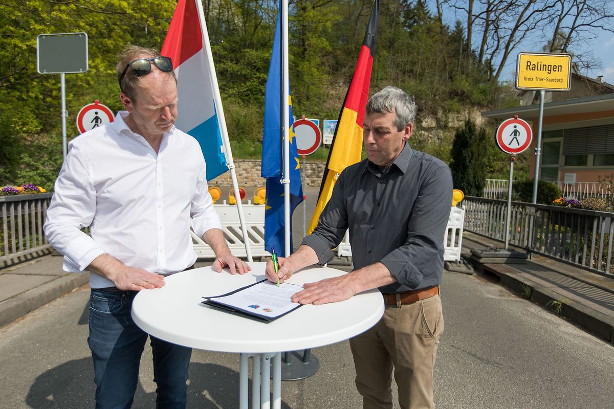 Anfang April haben Bürgermeister Alfred Wirtz (r.) und Bürgermeister Romain Osweiler in einem gemeinsamen Brief Ministerpräsidentin Malu Dreyer aufgefordert, sich in Berlin für die Grenzöffnung stark zu machen.