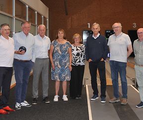 2023-07-22 Konveniat 1eD1 / visite du Centre National de Jeux de Quilles dans la rue Pierre Hamer à Pétange / d.g.à dr.: Albert Petesch, Alex Bodry, Pierre Mellina (ancien bourgmestre de la Commune de Pétange), Danielle Wewer-Wirtz, Marie-Anne Stammet-Pelt, Georges Bemtgen, René Thill, René Oestreicher (collection: Georges BEMTGEN)