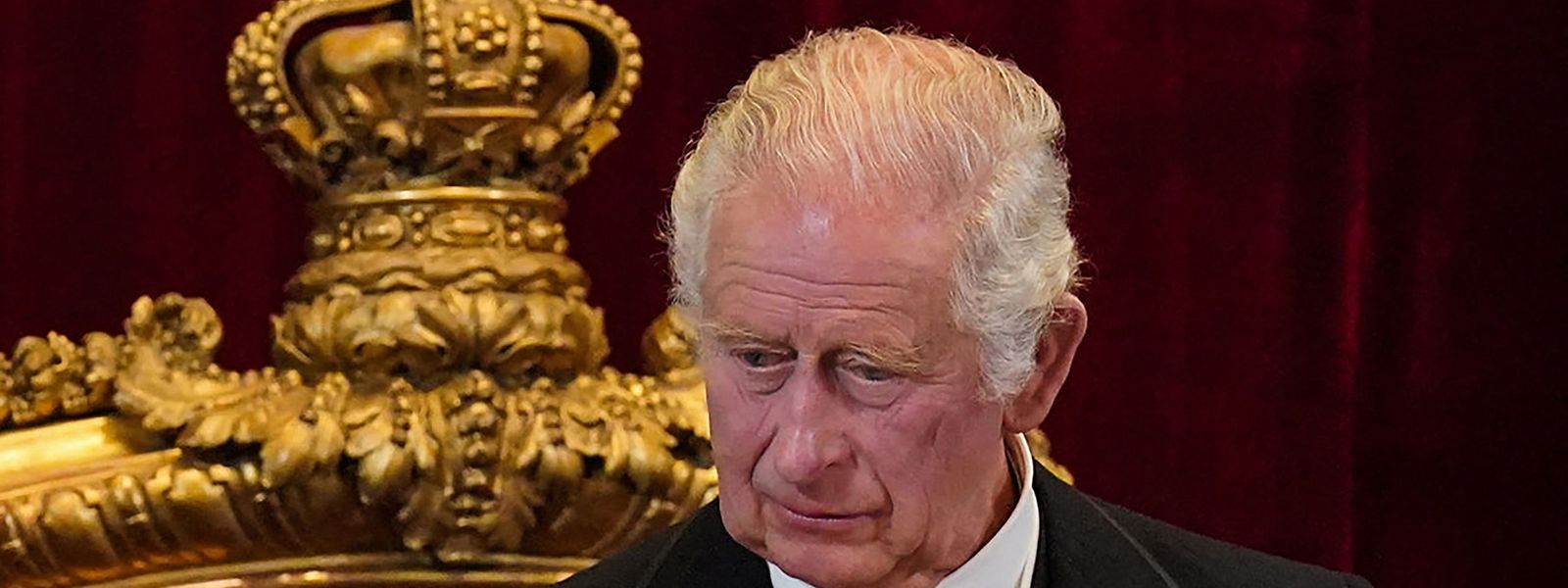 O Rei Carlos III fala durante uma reunião do Conselho de Adesão, no Palácio de Saint James, em Londres.