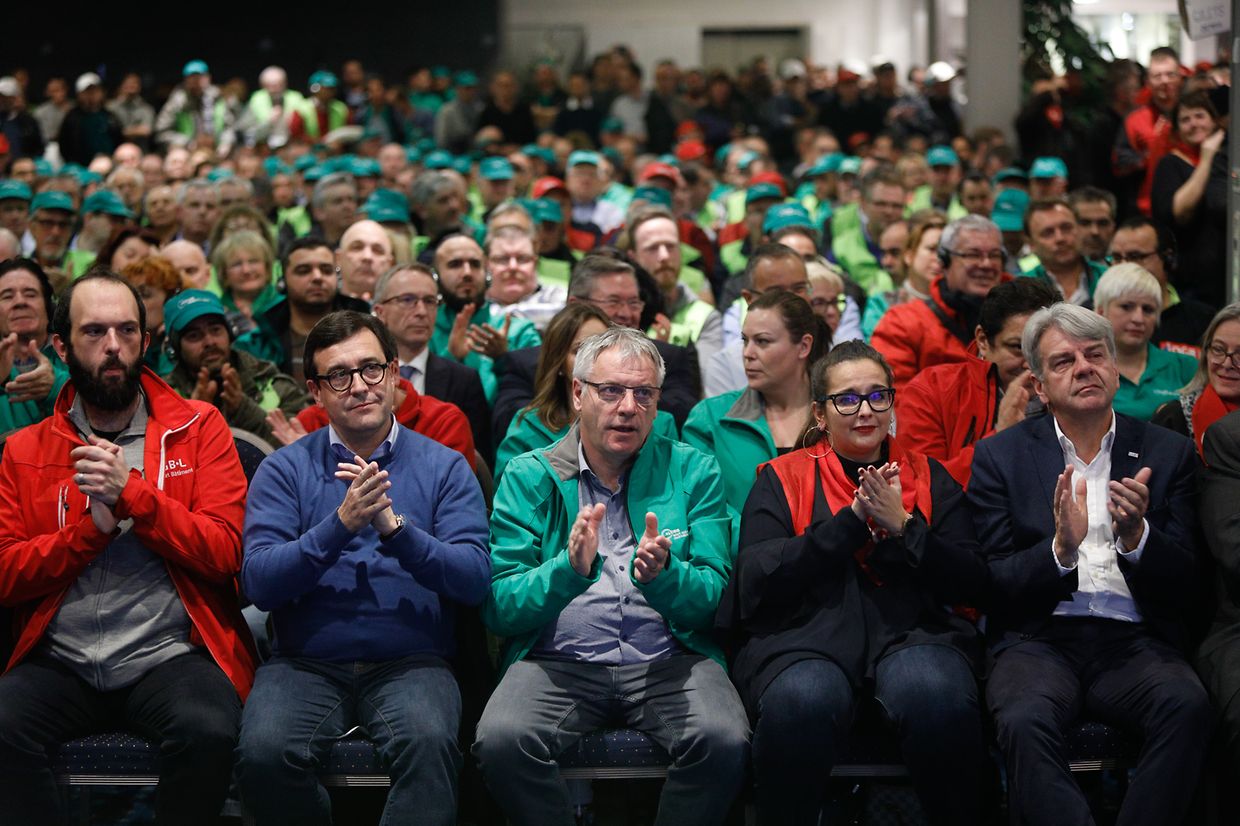 Der Appell der drei Gewerkschaften OGBL, LCGB und CGFP fand Gehör. Mehr als 1.000 Sympathisanten waren nach Dommeldingen gekommen. 
