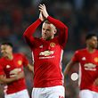 Wayne Rooney retribui os aplausos do público em Old Trafford