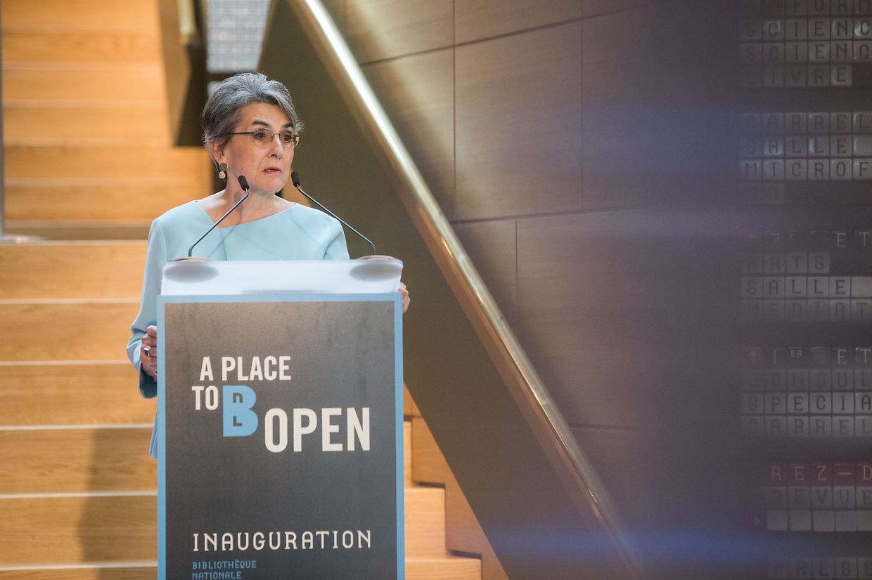 Monique Kieffer, Direktorin der Nationalbibliothek, erwähnte den Paradigmenwechsel – weg von der ehemaligen Magazinbibliothek, hin zu den offenen und frei zugänglichen Bücherschränken und Regalen. 