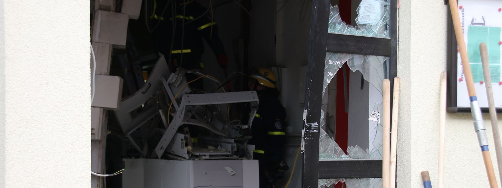 Unbekannte haben einen Geldautomaten im Ortsteil Bubach-Calmesweiler gesprengt