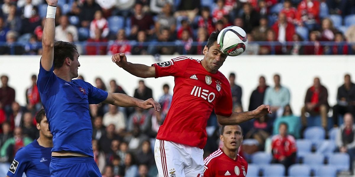 Jonas (vermelho) marcou os dois golos do Benfica frente ao Belenenses