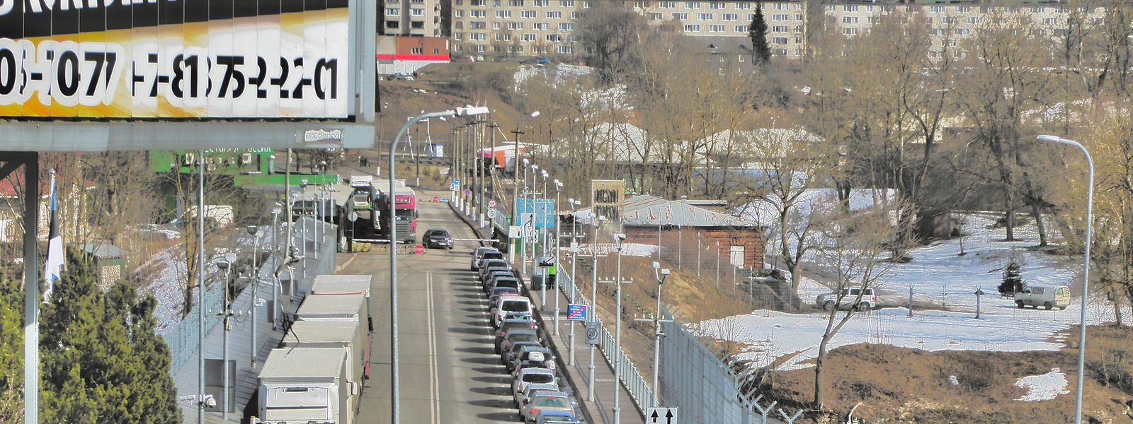 An Grenzübergängen wie hier im estnischen Narwa könnte Russen bald der Übergang verwehrt werden. Nawalny-Vertrauter Milow kritisiert das.