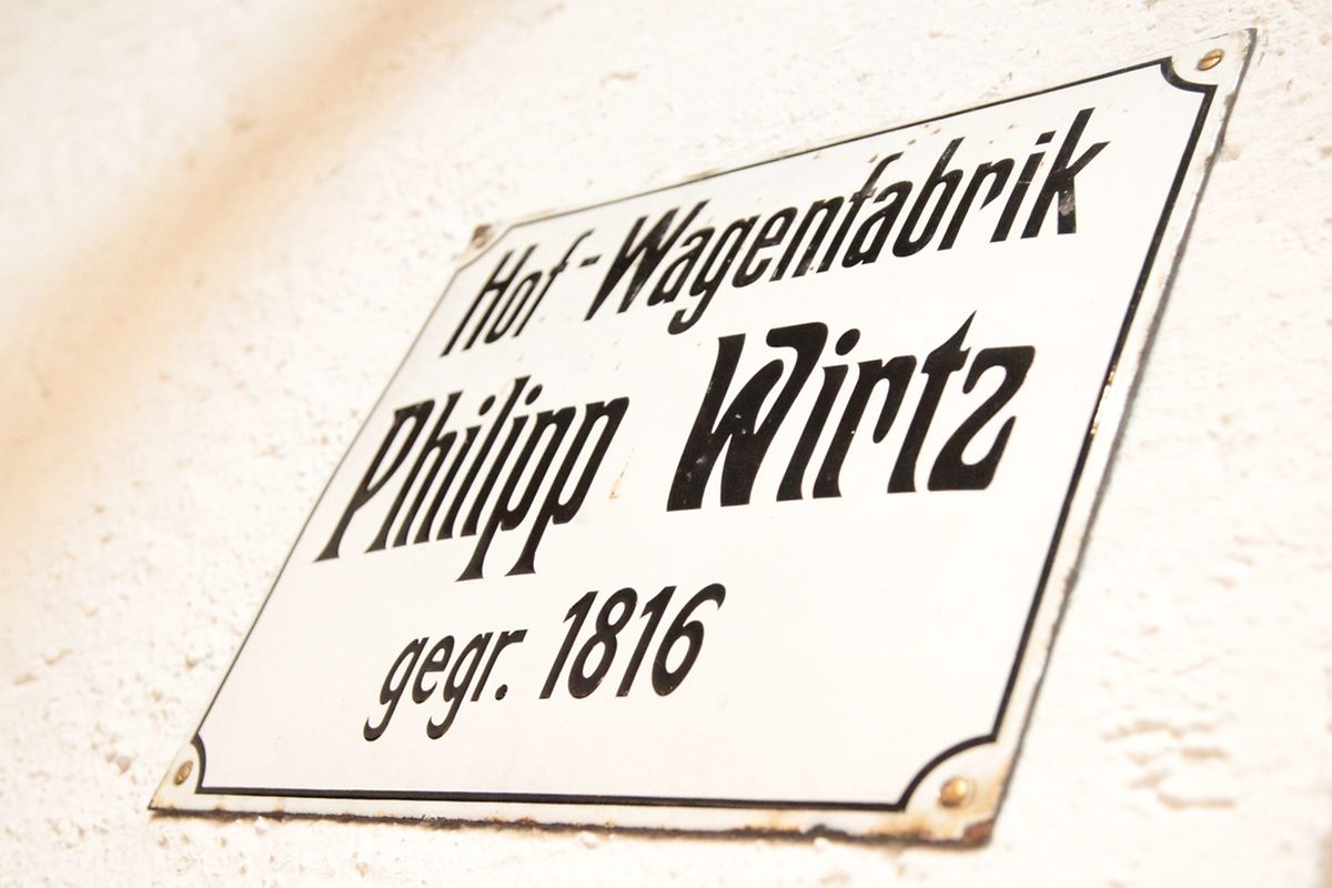 Großherzog Henri besucht das Kutschenmuseum in Peppingen.