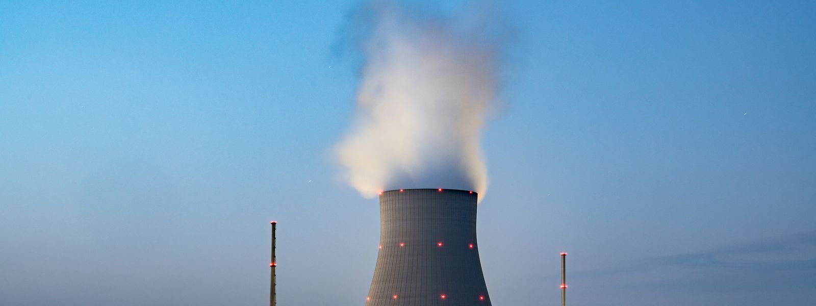 Der deutsche Bundeskanzler erwägt längere Laufzeiten für drei Atomkraftwerke, um die Stromversorgung in der Bundesrepublik zu sichern.