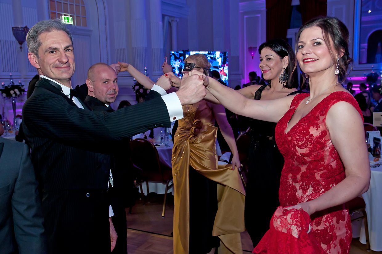 Einen live Tanzkursus  gab es vom Tanzpaar Aliona Filko und Carlo Ennio Stasi (links).