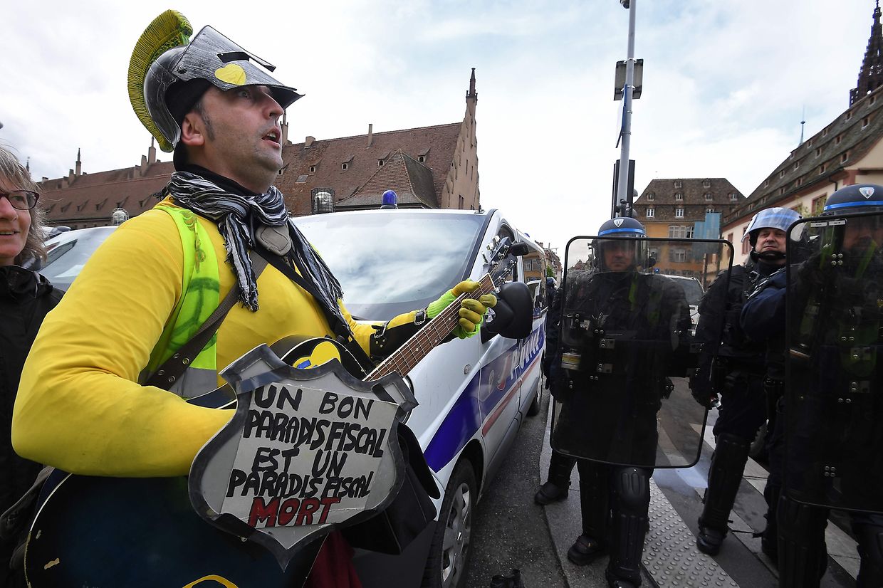 Forças policiais voltaram a ser mobilizadas para o controlo às manifestações dos coletes amarelos em diversas cidades francesas. 