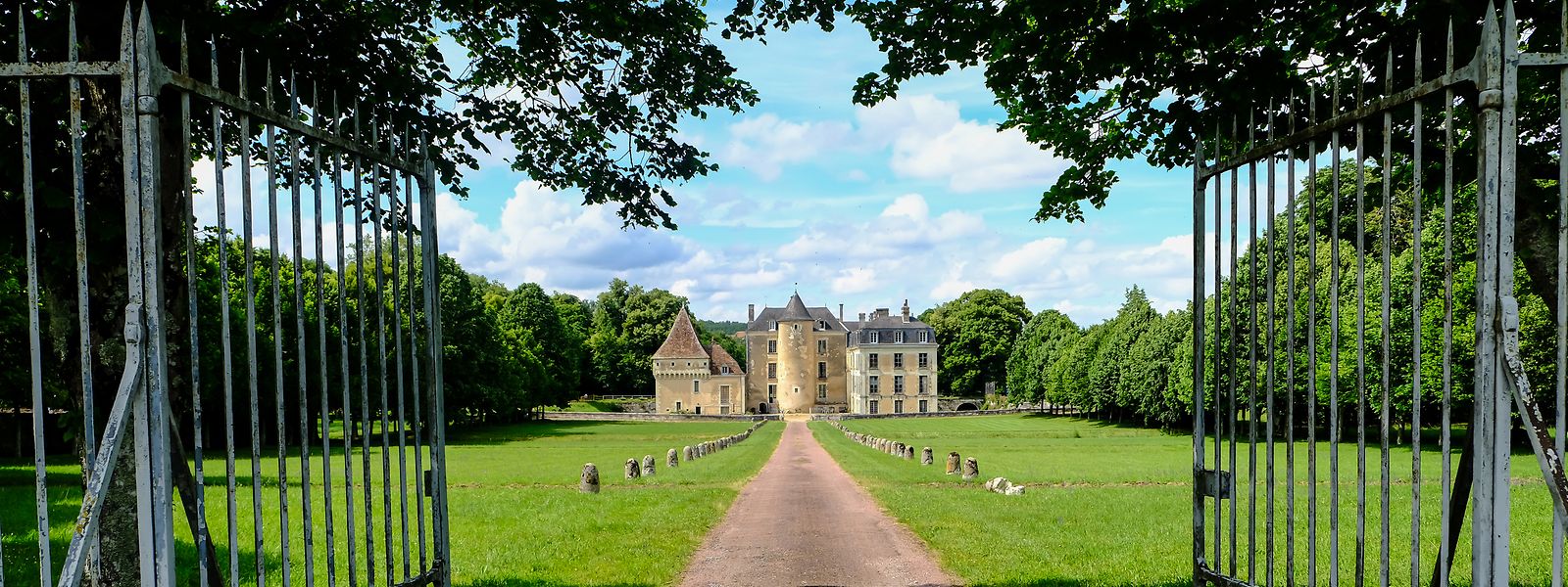 Presque mille ans d’histoire ont «gravé» le château de Boussay en pleine nature.