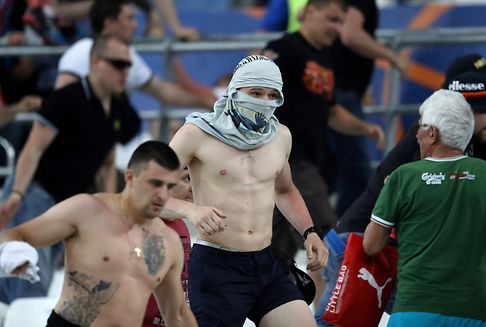 Fußball-EM: Ausschluss auf Bewährung für Russland