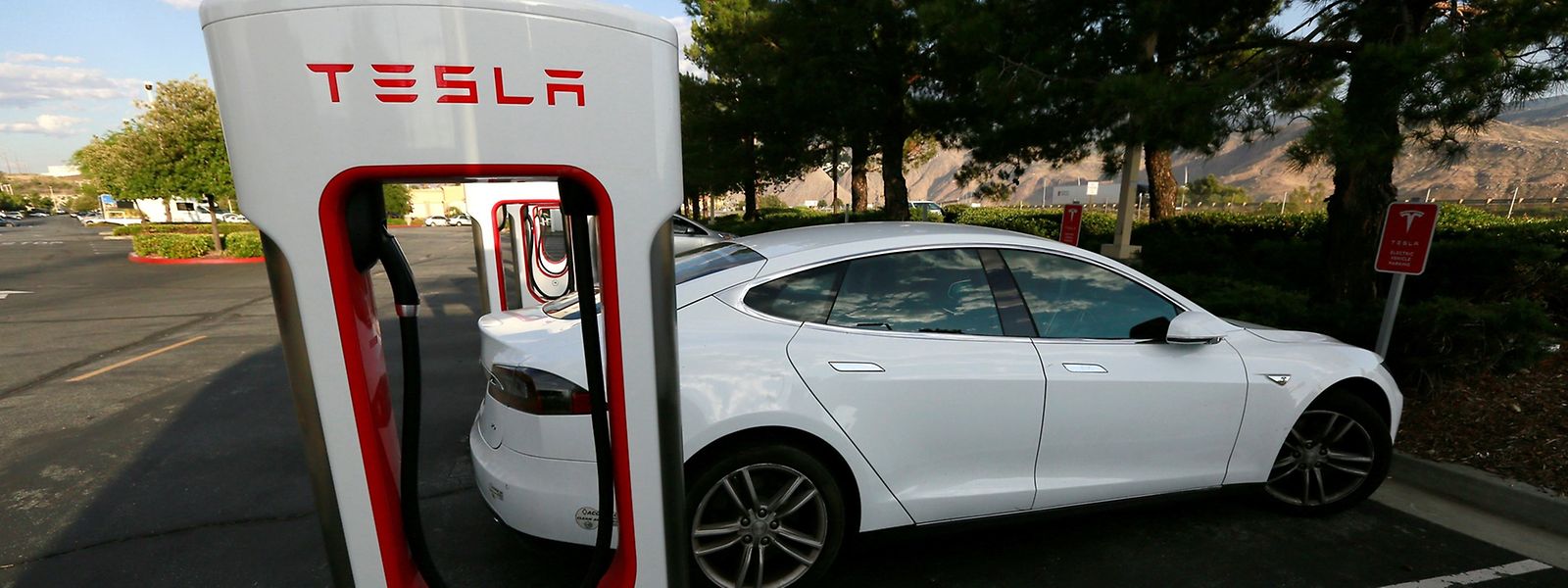 Tesla Rüstet Auf über 600 Kilometer Reichweite