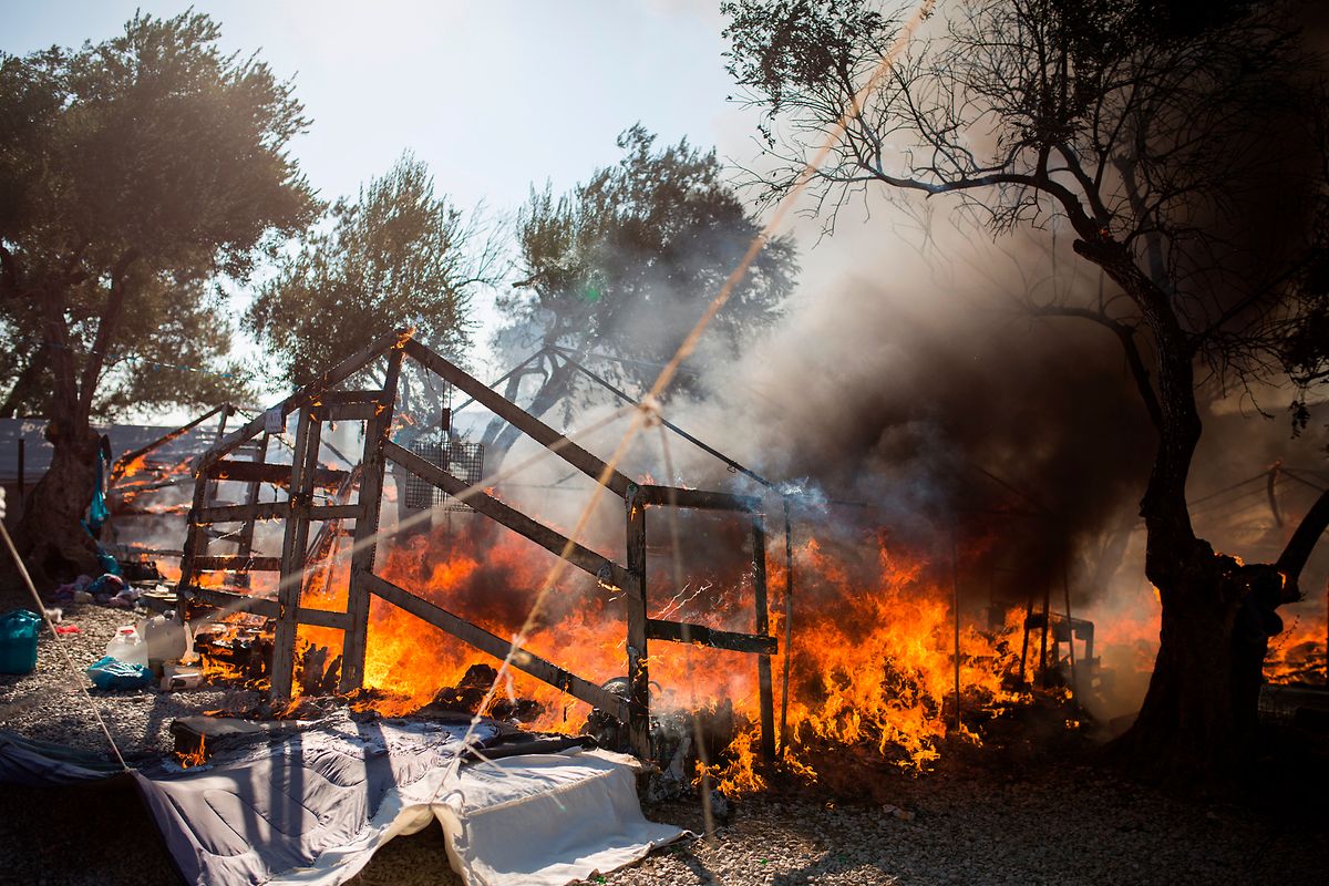 Am Donnerstag flammten im Lager Moria erneut kleinere Brände auf. 